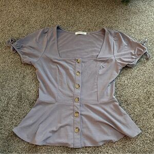 Short-sleeved lavender blouse in size small
